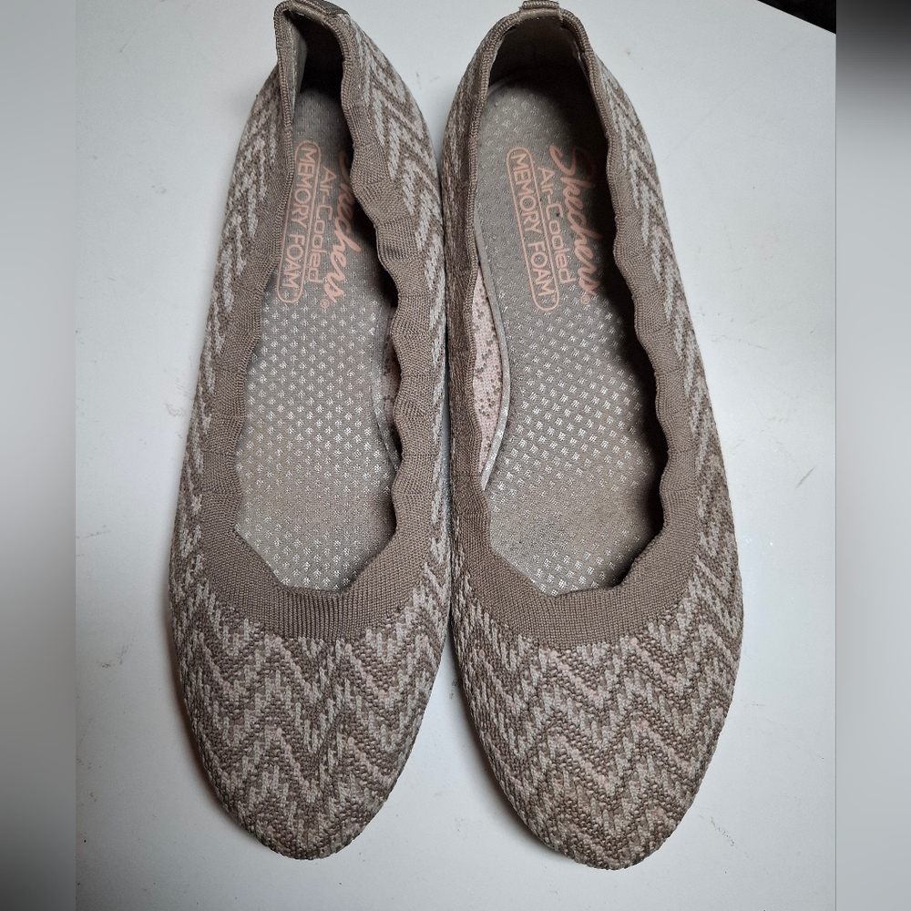 Skechers Cleo Chevron Taupe Ballet Flats Women's Size 8.5